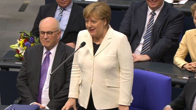 go to Nach 171 Tagen: Merkels vierte Amtszeit beginnt