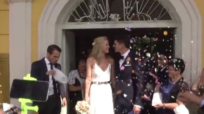 go to Der erste Kuss: Super-Mario Gómez heiratet sein Model