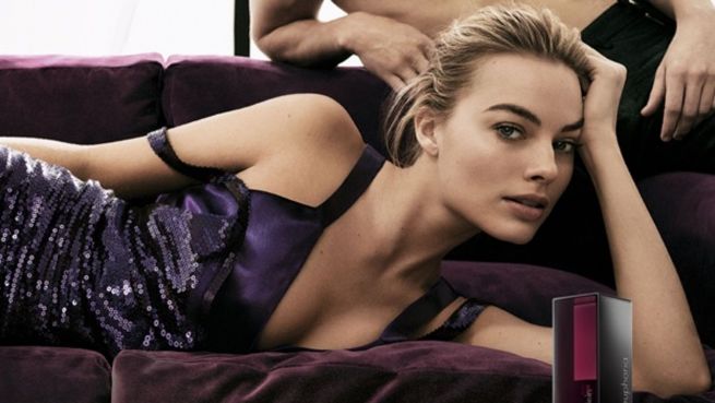 go to Elegant: Margot Robbie ziert Calvin-Klein-Kampagne