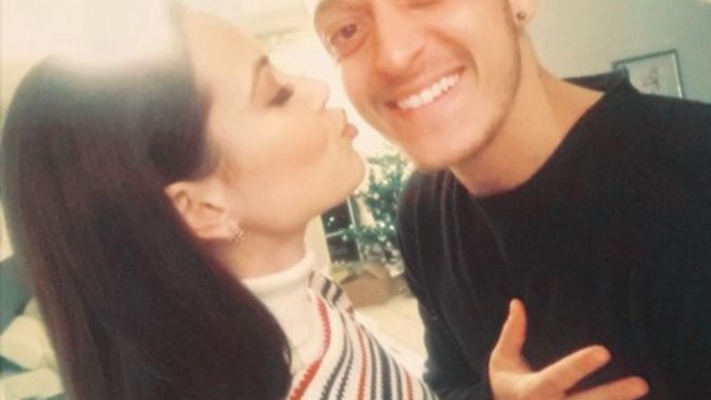 go to Auf Wolke 7: Mandy und Mesut posten Liebes-Selfie
