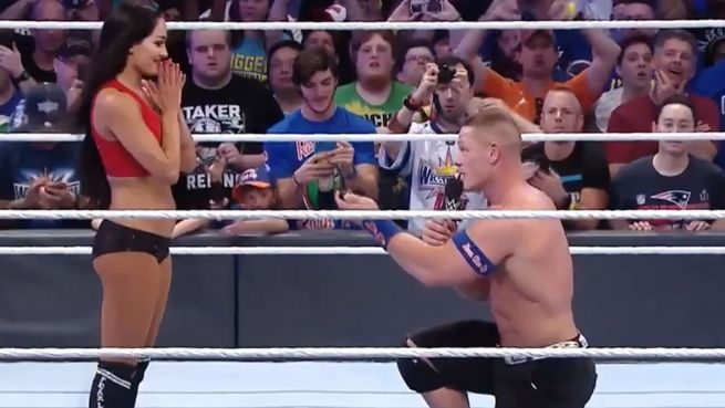 go to Romantik im WWE-Ring: Wrestler John Cena macht Antrag
