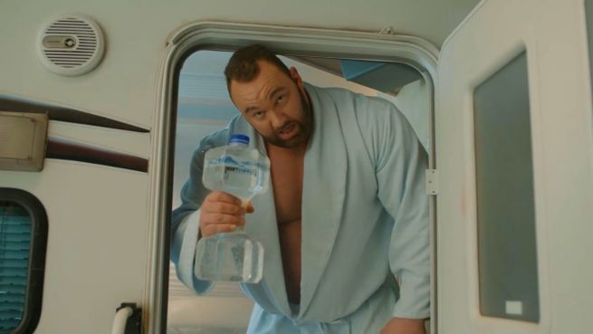 go to 'The Mountain' macht Werbung: Stark werden mit Wasser