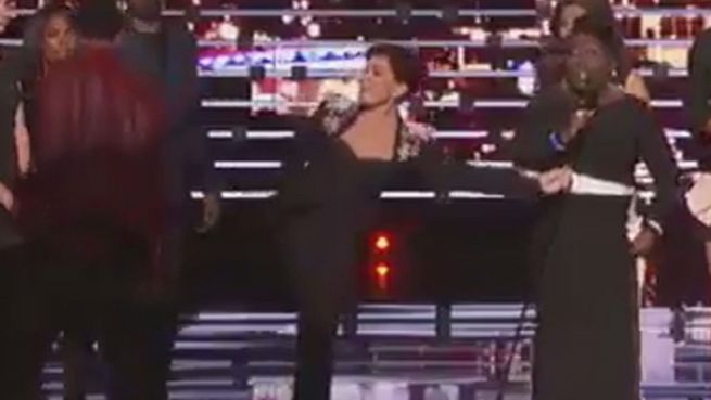 go to Attacke: Sharon Osbourne tritt Musiker von der Bühne