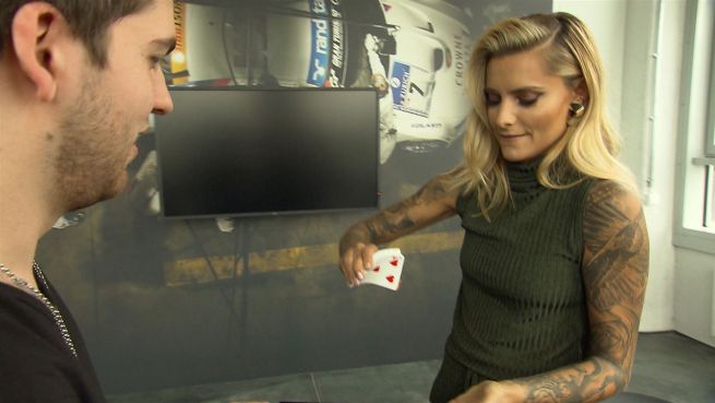 go to Königin des Boulevards: Sophia Thomalla wagt sich an Zauberei