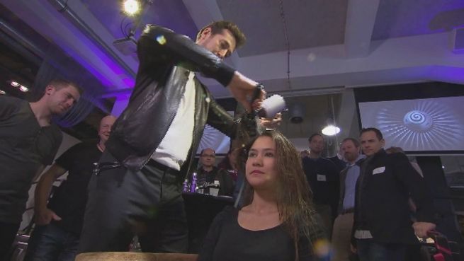 go to Starfriseur am Rhein: Präsentiert Oppermann Wunderföhn?