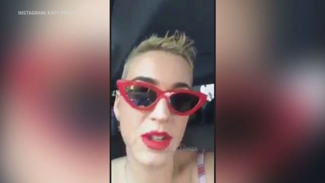 go to Fans sauer: Katy Perry vergleicht ihre Frisur mit Obama